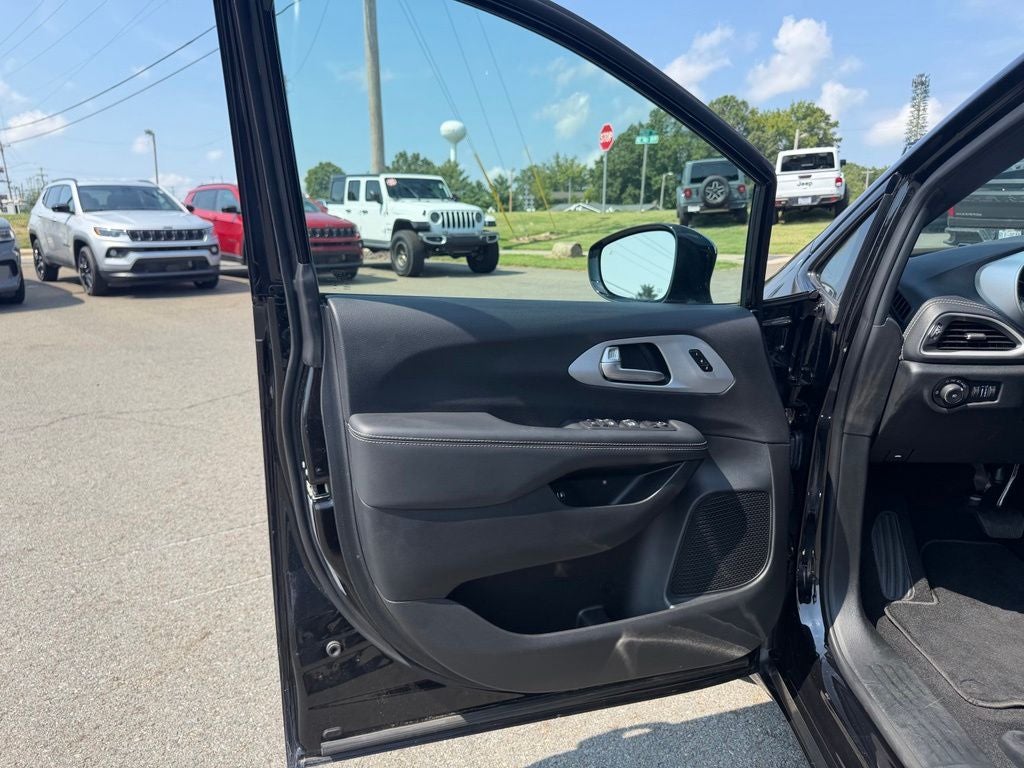2024 Chrysler Pacifica Hybrid S Appearance Pkg
