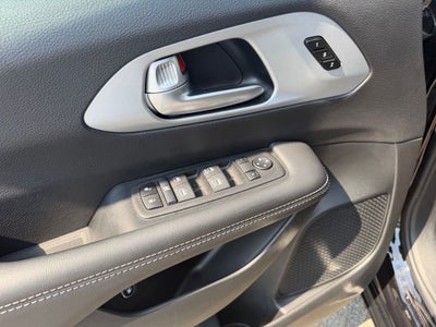 2024 Chrysler Pacifica Hybrid S Appearance Pkg