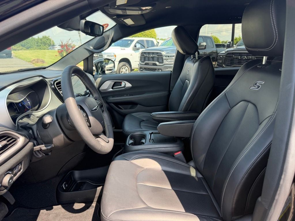 2024 Chrysler Pacifica Hybrid S Appearance Pkg
