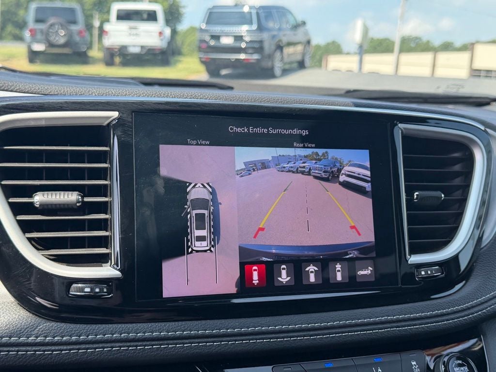 2024 Chrysler Pacifica Hybrid S Appearance Pkg