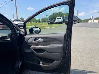 2024 Chrysler Pacifica Hybrid S Appearance Pkg