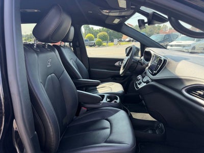 2024 Chrysler Pacifica Hybrid S Appearance Pkg
