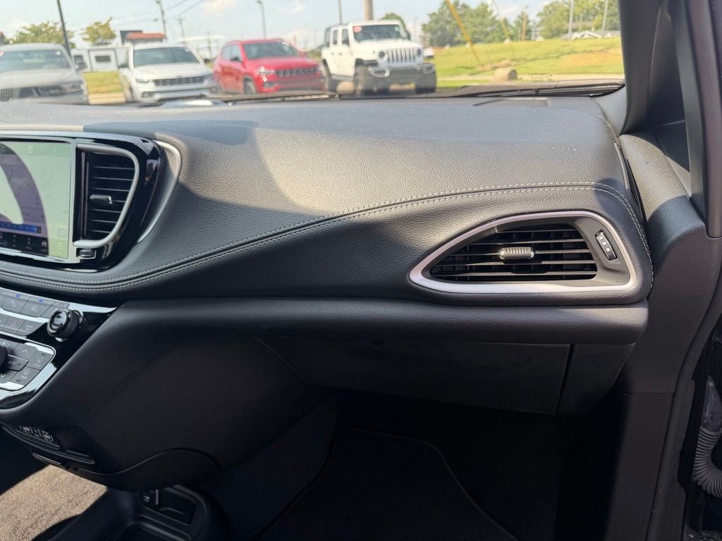 2024 Chrysler Pacifica Hybrid S Appearance Pkg