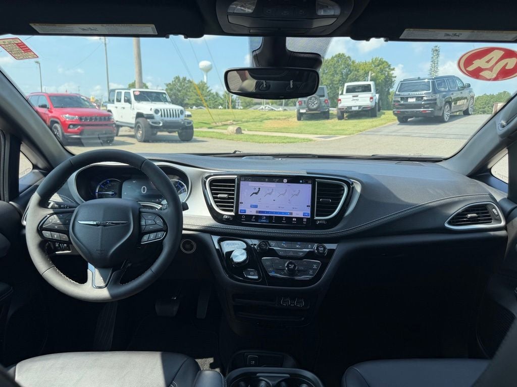 2024 Chrysler Pacifica Hybrid S Appearance Pkg