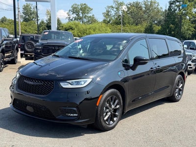 2024 Chrysler Pacifica Hybrid S Appearance Pkg