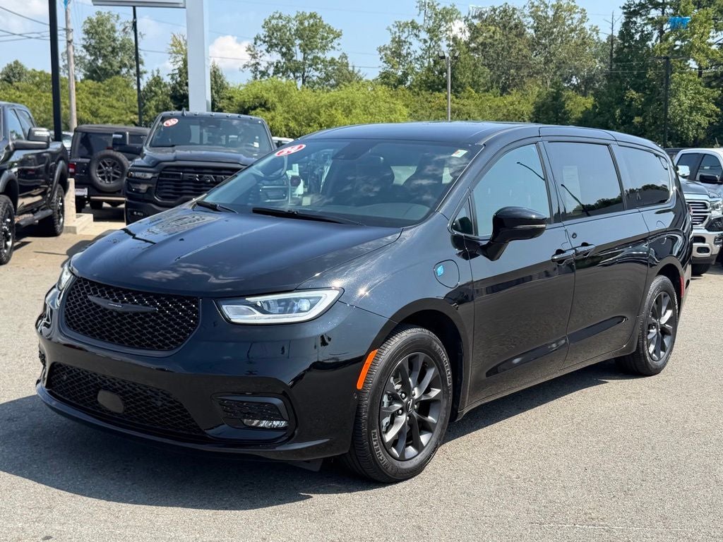 2024 Chrysler Pacifica Hybrid S Appearance Pkg