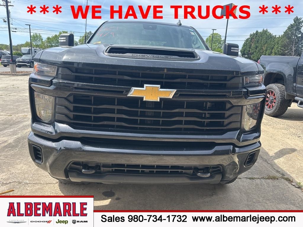 2024 Chevrolet Silverado 2500HD 4WD Crew Cab Standard Bed Custom