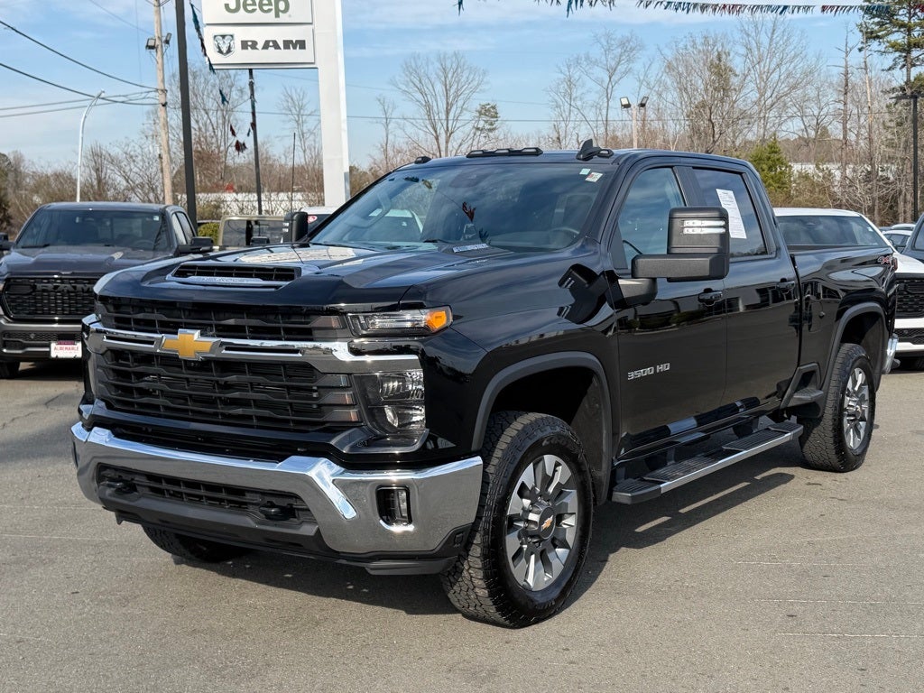 2024 Chevrolet Silverado 3500HD 4WD Crew Cab Standard Bed LT