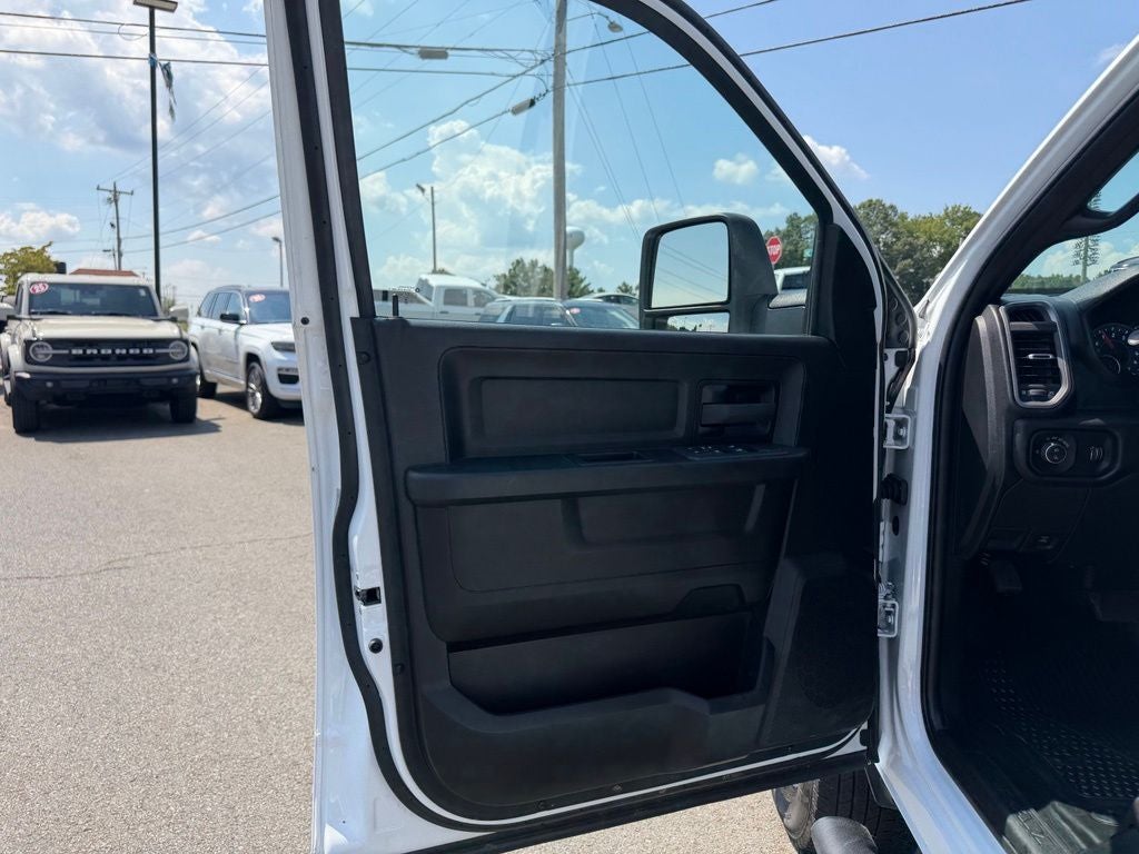 2025 RAM 3500 Tradesman Crew Cab 4x4 8' Box