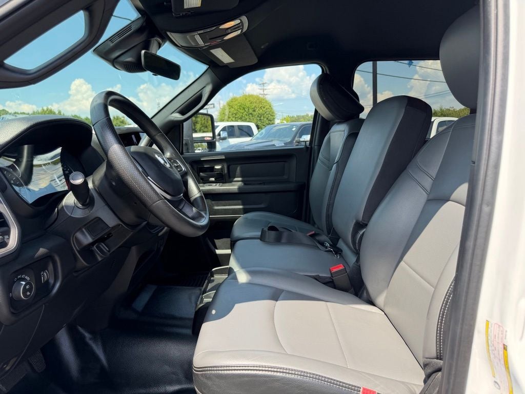2025 RAM 3500 Tradesman Crew Cab 4x4 8' Box