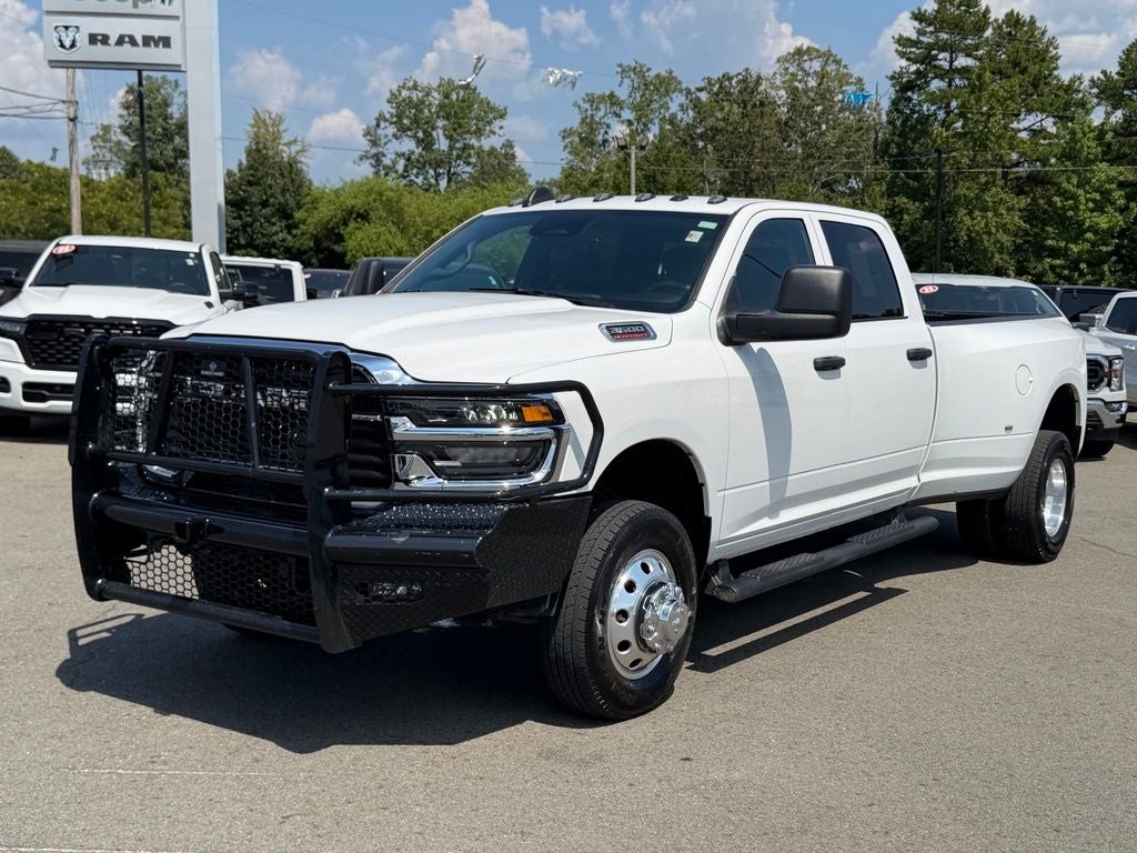 2025 RAM 3500 Tradesman Crew Cab 4x4 8' Box