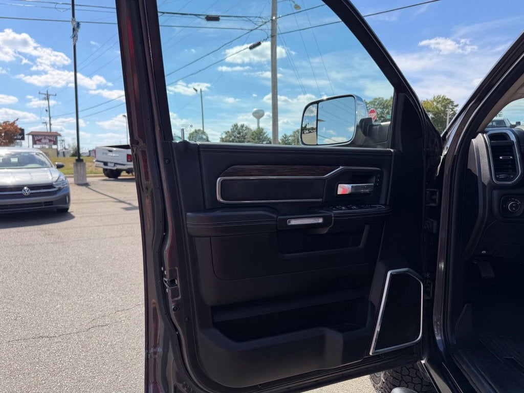 2019 RAM 3500 Laramie Crew Cab 4x4 8' Box