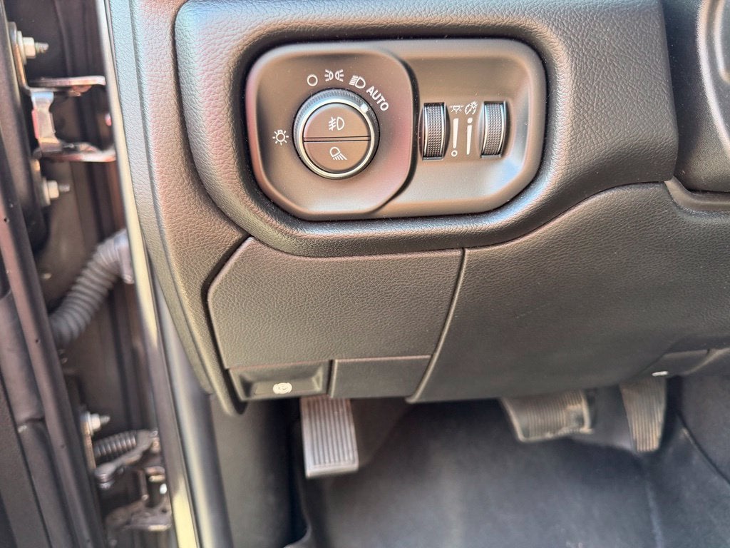 2019 RAM 3500 Laramie Crew Cab 4x4 8' Box