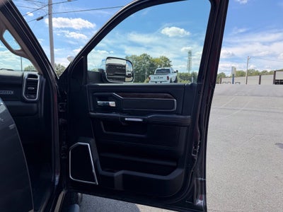 2019 RAM 3500 Laramie Crew Cab 4x4 8' Box
