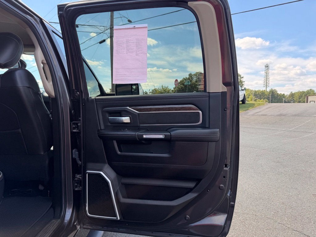 2019 RAM 3500 Laramie Crew Cab 4x4 8' Box