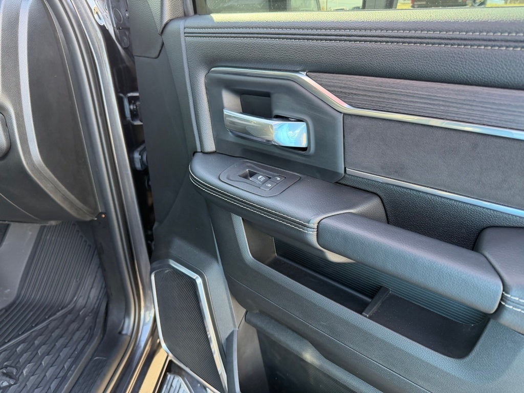 2025 RAM 3500 Laramie Crew Cab 4x4 8' Box