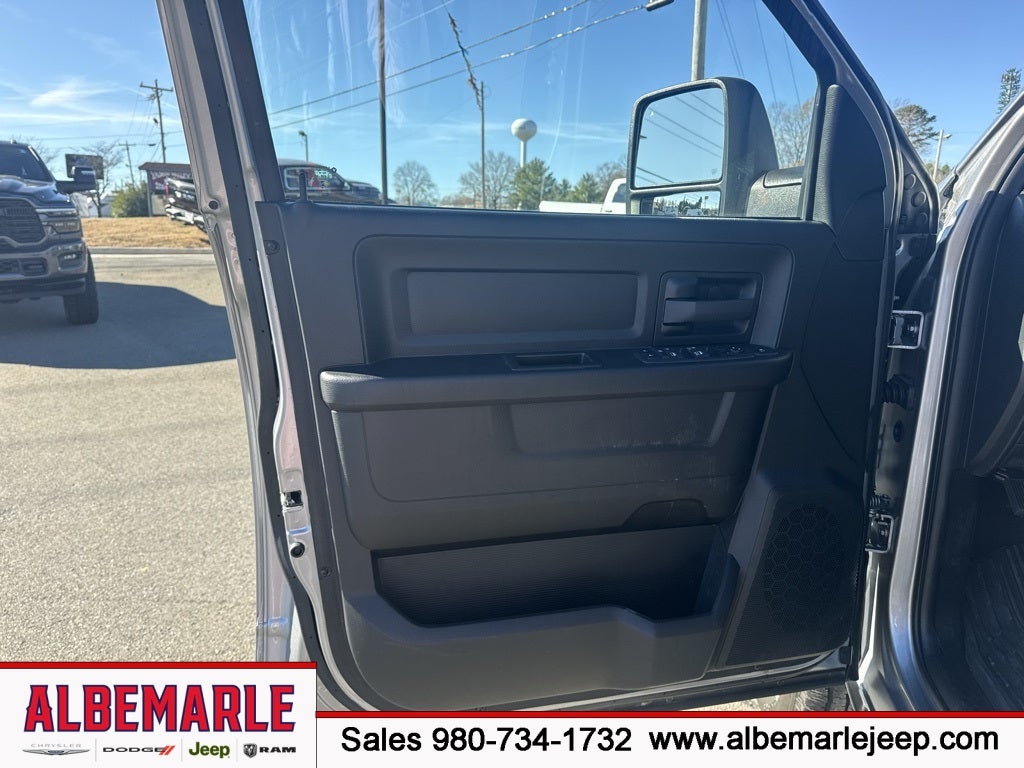 2024 RAM 2500 Tradesman Crew Cab 4x4 6'4' Box
