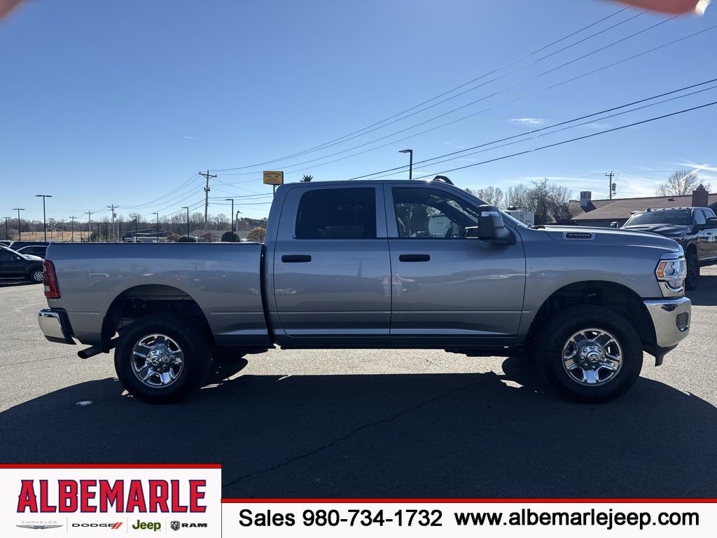 2024 RAM 2500 Tradesman Crew Cab 4x4 6'4' Box