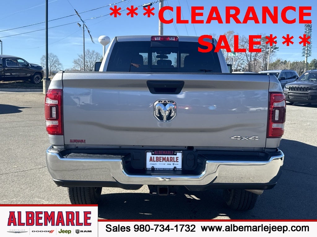2024 RAM 2500 Tradesman Crew Cab 4x4 6'4' Box