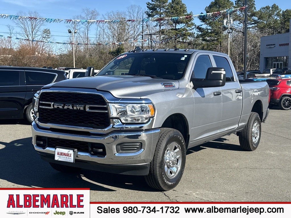 2024 RAM 2500 Tradesman Crew Cab 4x4 6'4' Box