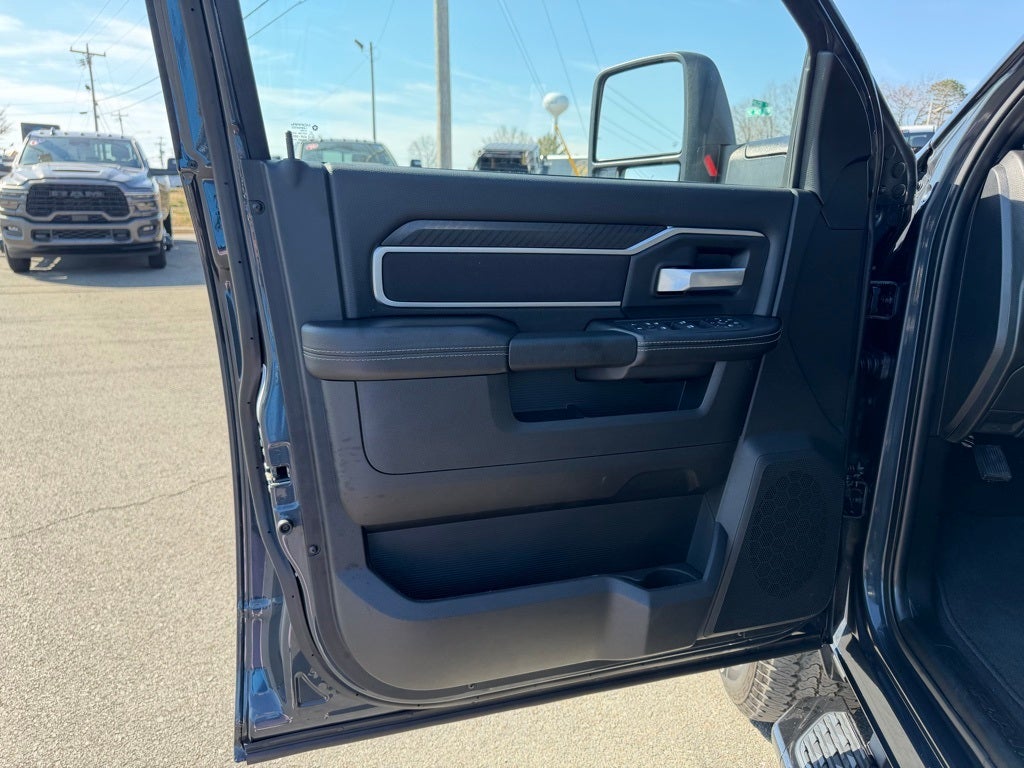 2025 RAM 2500 Big Horn Crew Cab 4x4 6'4' Box