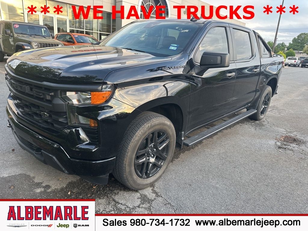 2023 Chevrolet Silverado 1500 2WD Crew Cab Short Bed Custom