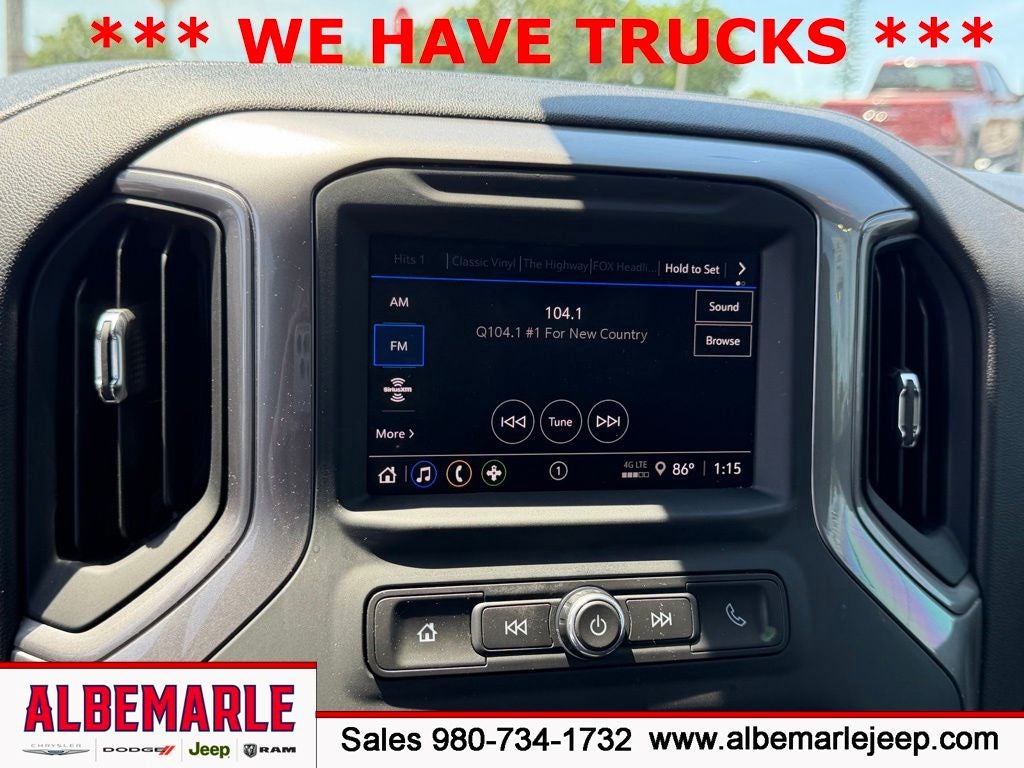 2023 Chevrolet Silverado 1500 2WD Crew Cab Short Bed Custom