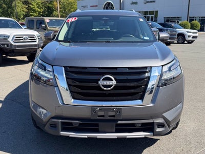 2025 Nissan Pathfinder SL FWD