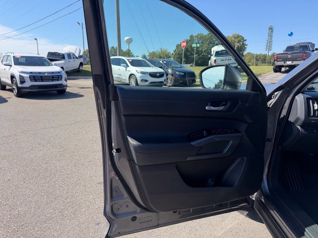 2025 Nissan Pathfinder SL FWD