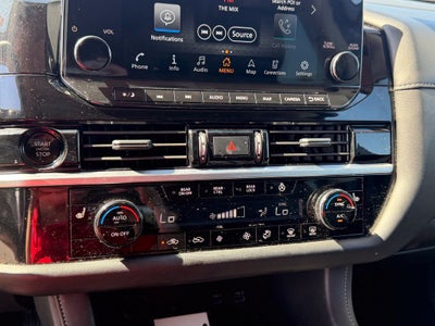 2025 Nissan Pathfinder SL FWD