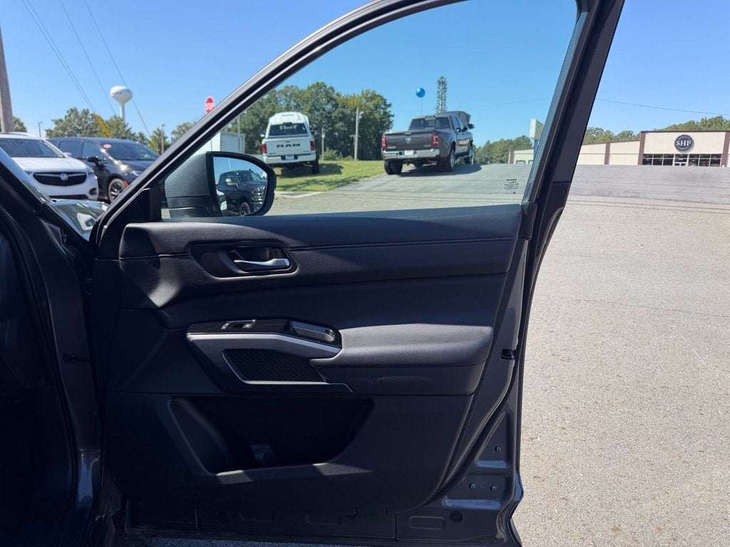 2025 Nissan Pathfinder SL FWD