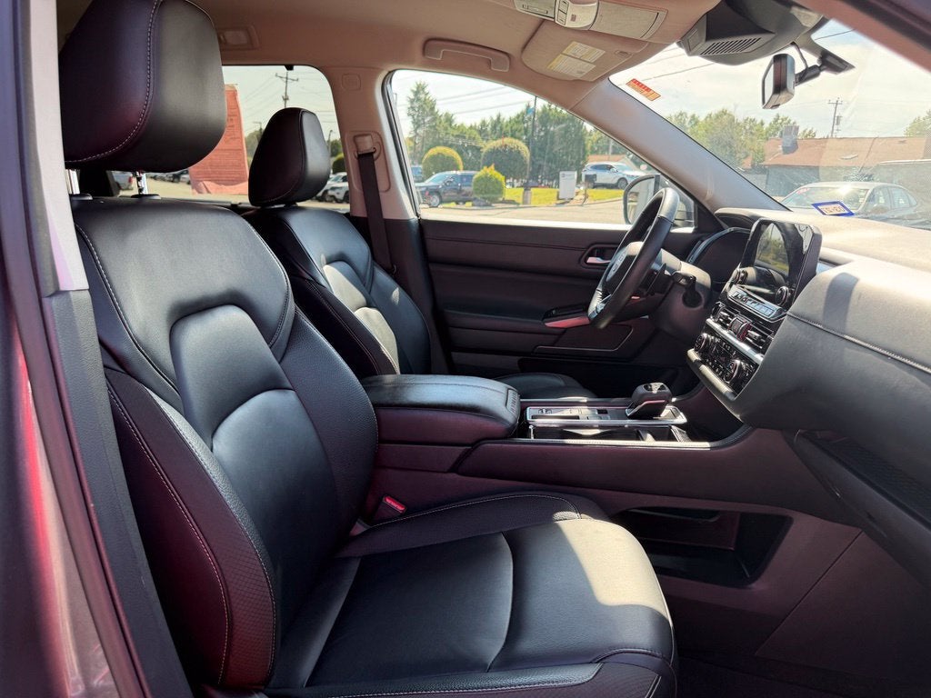 2025 Nissan Pathfinder SL FWD