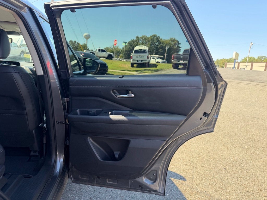 2025 Nissan Pathfinder SL FWD