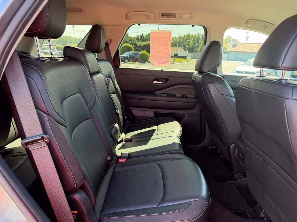 2025 Nissan Pathfinder SL FWD