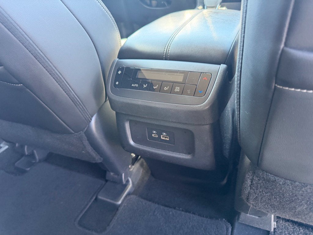 2025 Nissan Pathfinder SL FWD