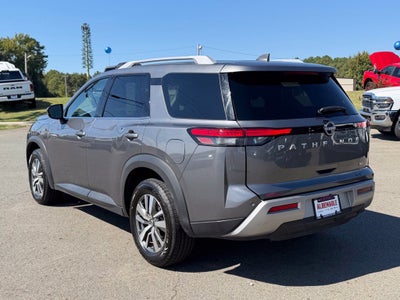 2025 Nissan Pathfinder SL FWD