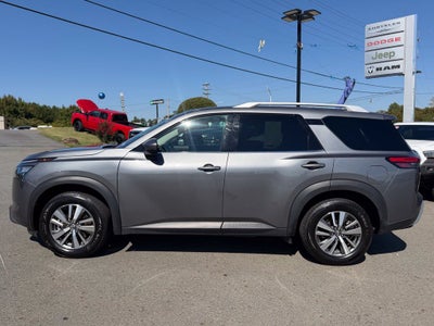 2025 Nissan Pathfinder SL FWD
