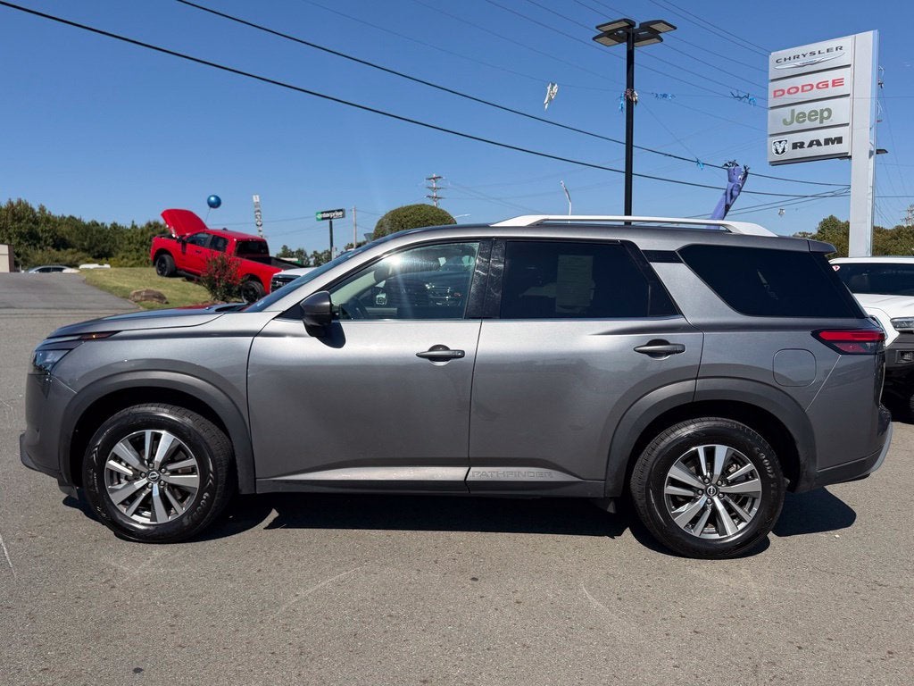 2025 Nissan Pathfinder SL FWD