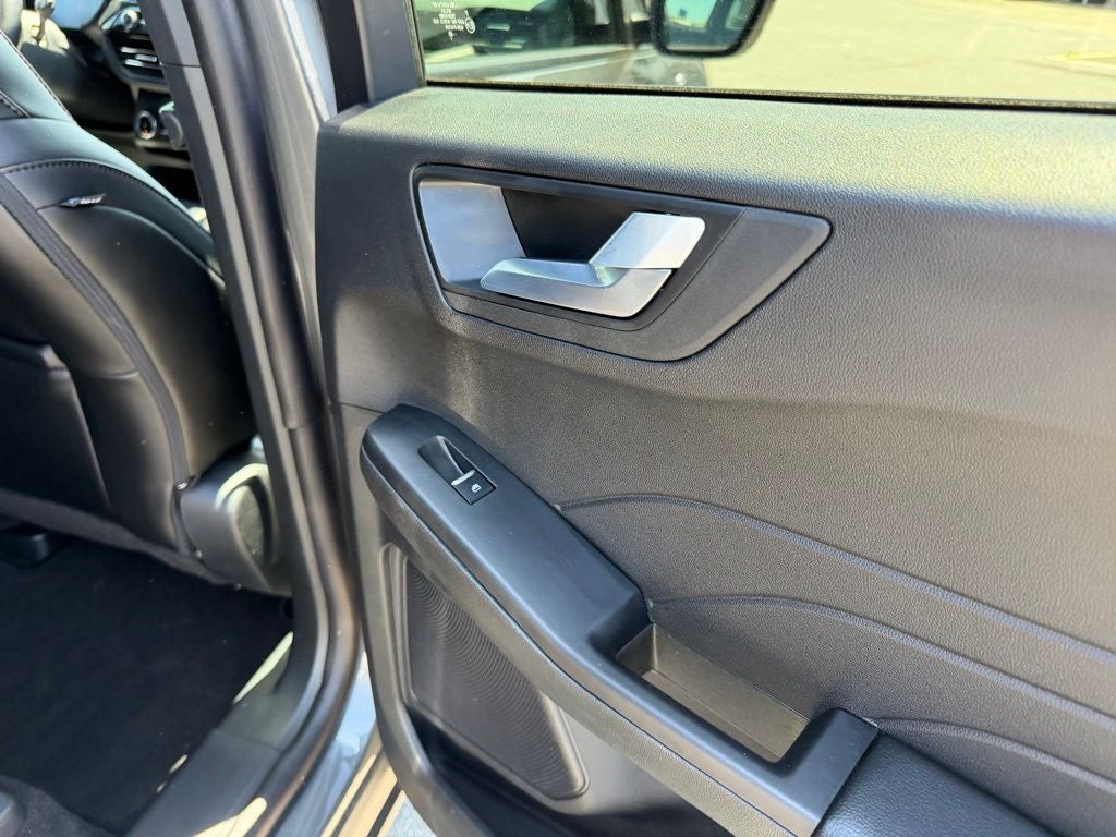 2025 Ford Escape Hybrid ST-Line Select