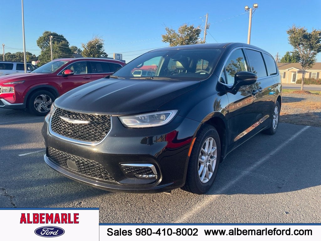 2025 Chrysler Pacifica Select