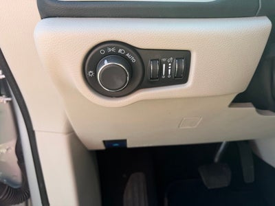 2024 Chrysler Voyager LX