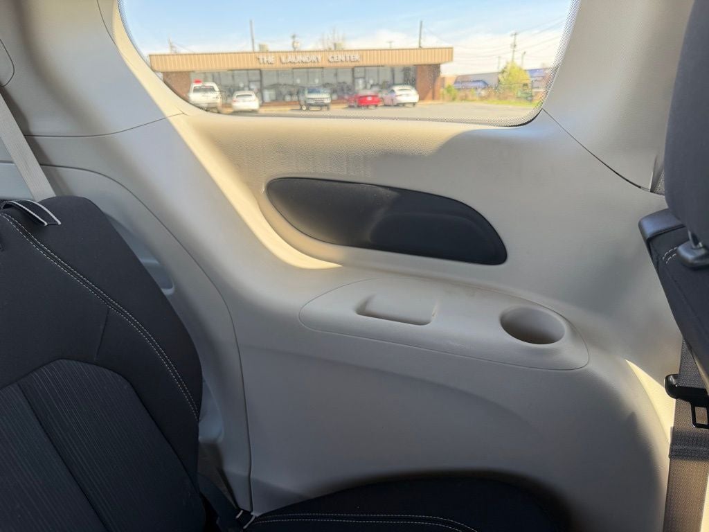 2024 Chrysler Voyager LX