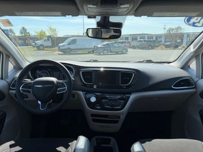 2024 Chrysler Voyager LX