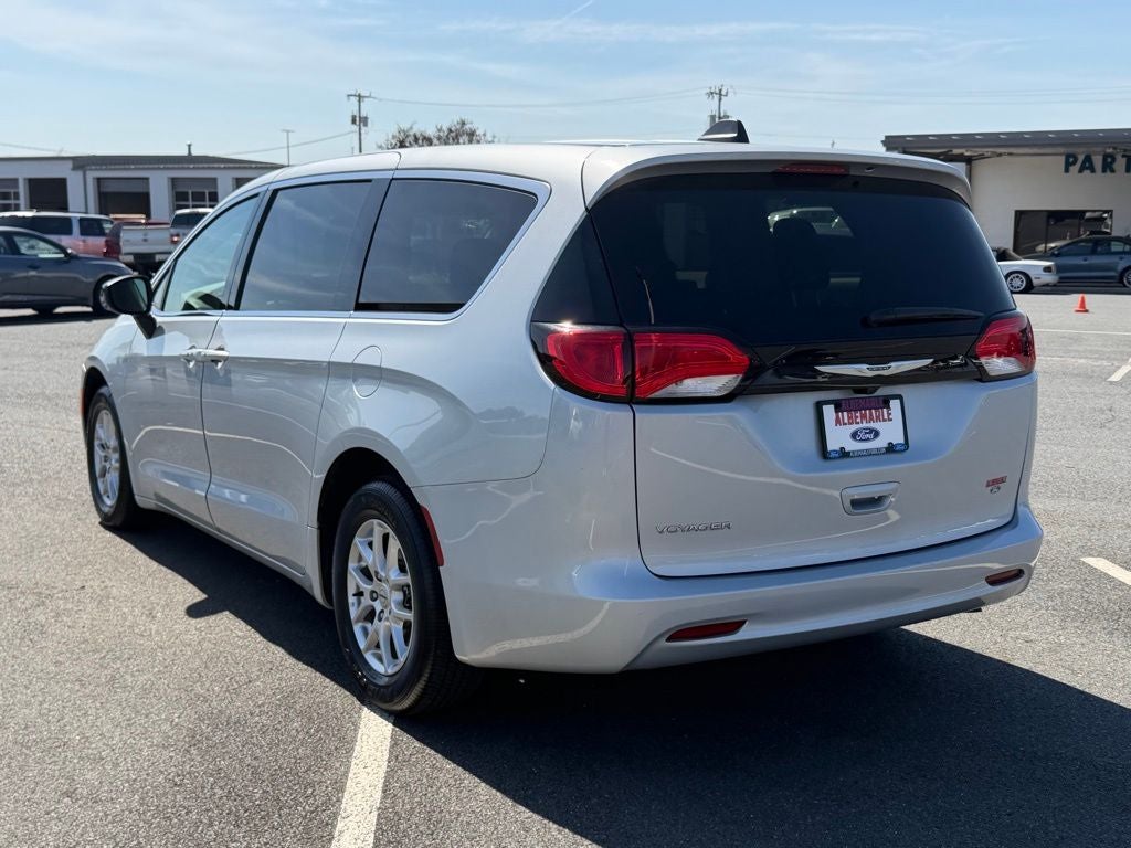 2024 Chrysler Voyager LX
