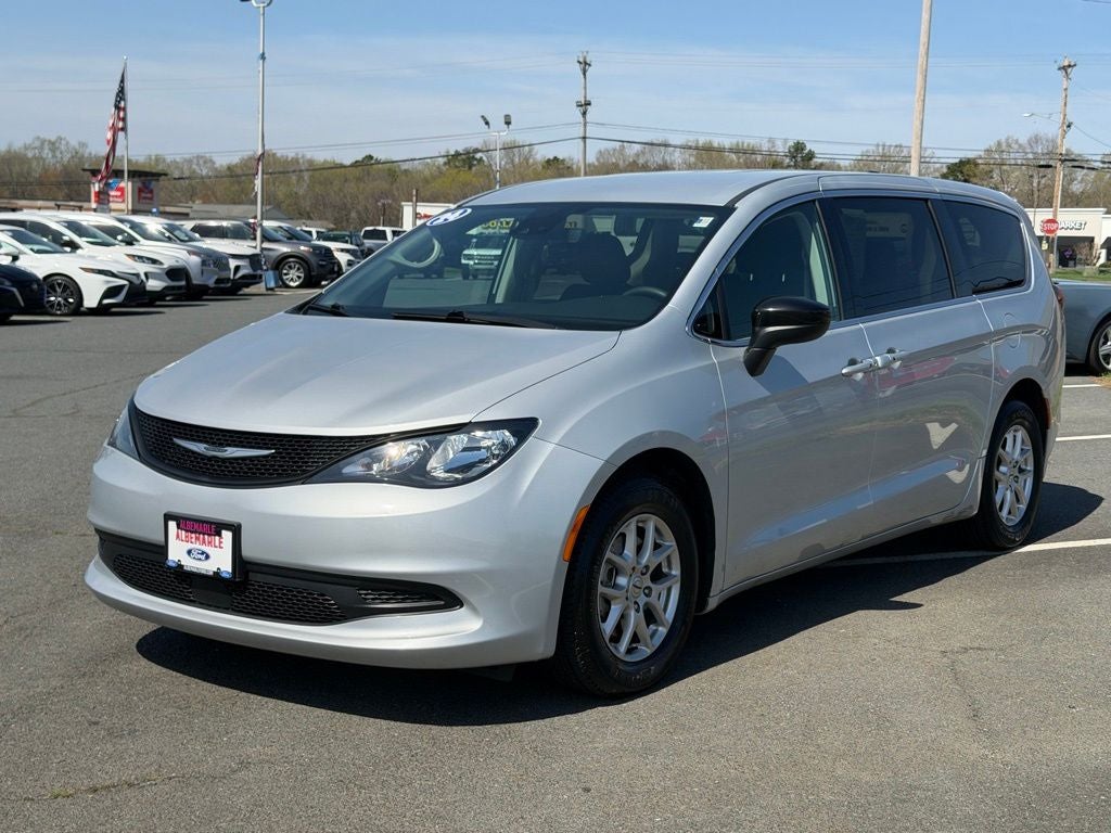 2024 Chrysler Voyager LX