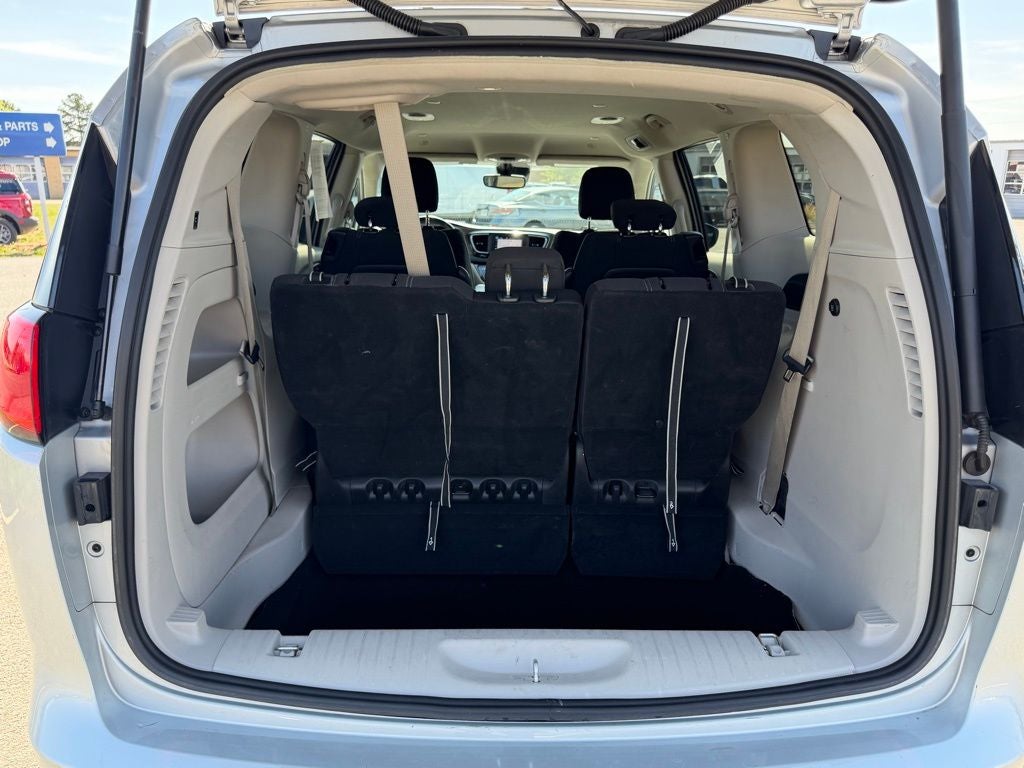 2023 Chrysler Voyager LX