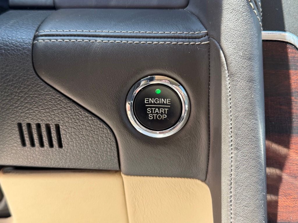 2015 Lincoln Navigator L Base