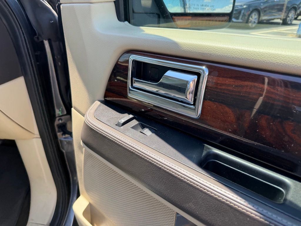 2015 Lincoln Navigator L Base