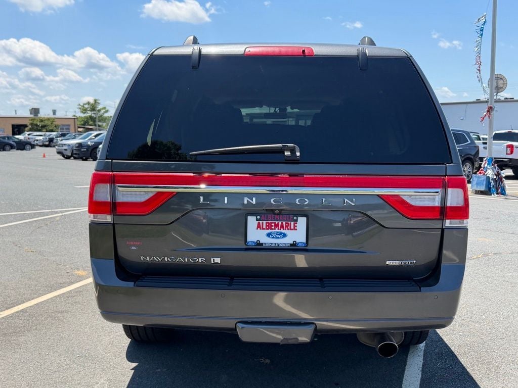 2015 Lincoln Navigator L Base