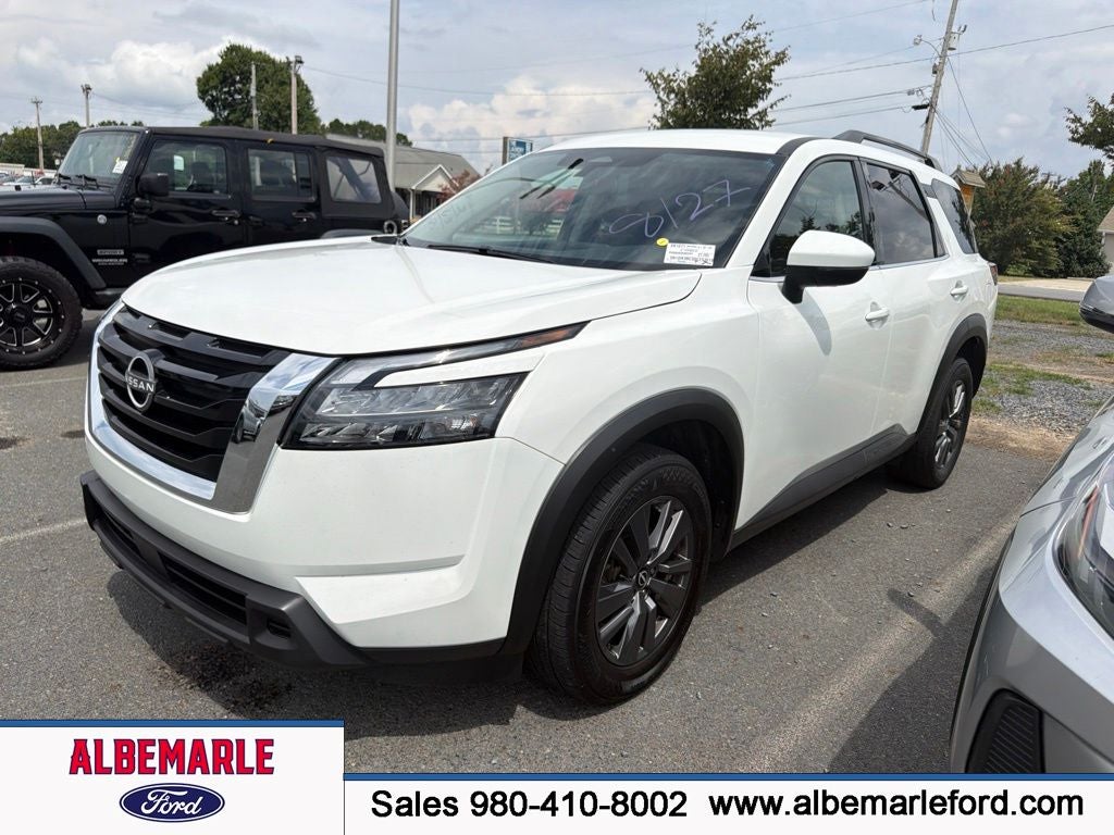 2025 Nissan Pathfinder SV